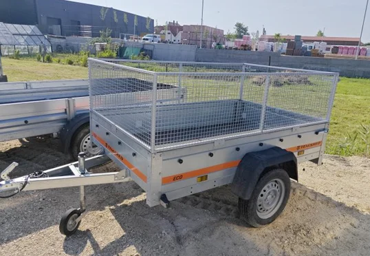 Kicsi magasított rácsos utánfutó
