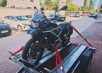 Motor és hajó szállítása